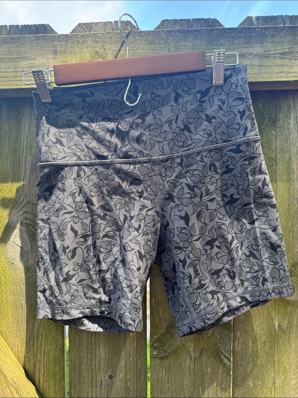 Lululemon High-Waist Floral Print Women’s Black Shorts